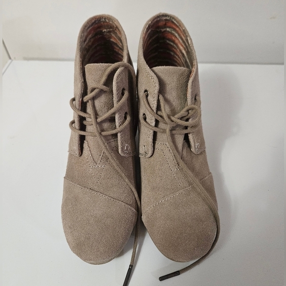 Toms Shoes - Toms Tan Wedge Ankle Boots!